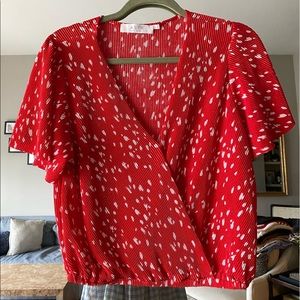 NWT - ASTR the Label Short Sleeve Crinkle Wrap Top - Large (red and white)
